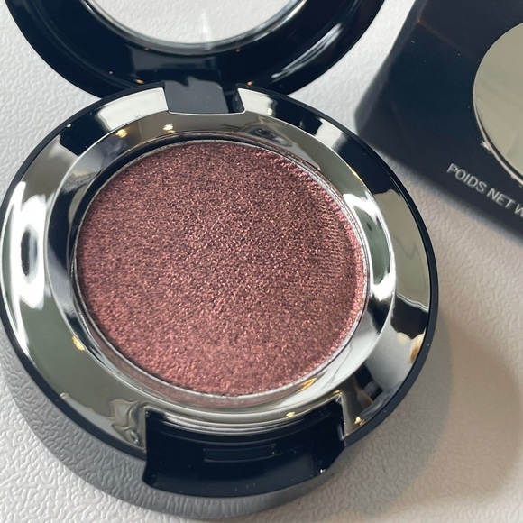 MAC Dazzle Shadow Extreme- Incinerated - Picture 7 of 9